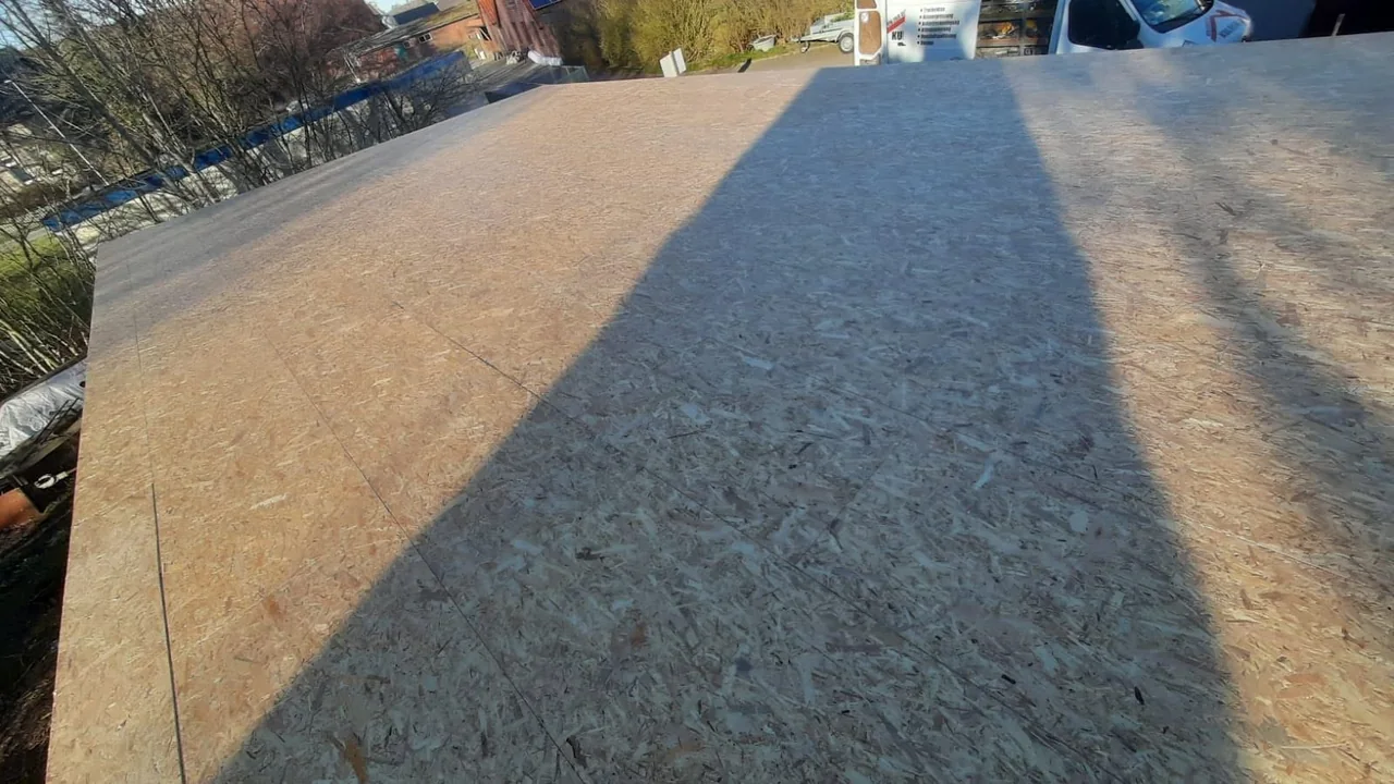Dachfläche mit OSB-Platten